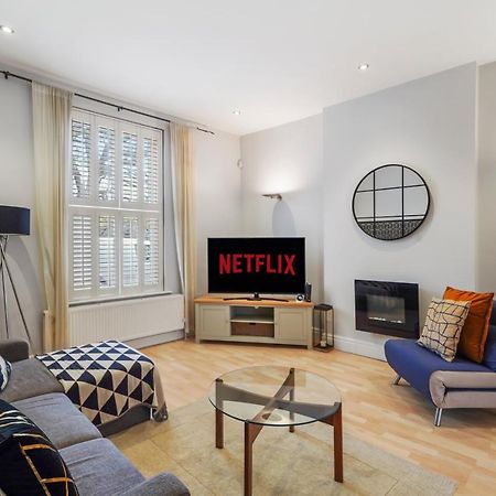 Pristine Stylish Townhouse On The Stray! - Sleeps 9 Villa Harrogate Bagian luar foto