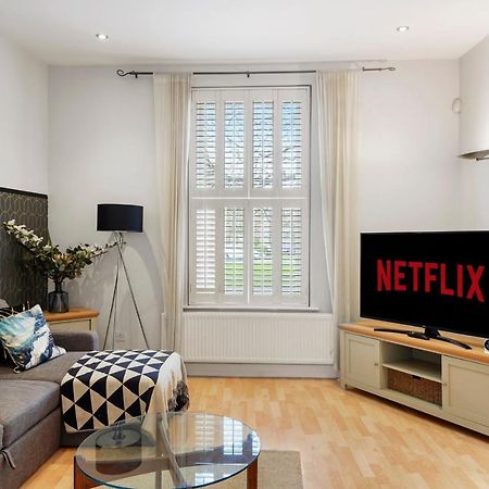 Pristine Stylish Townhouse On The Stray! - Sleeps 9 Villa Harrogate Bagian luar foto