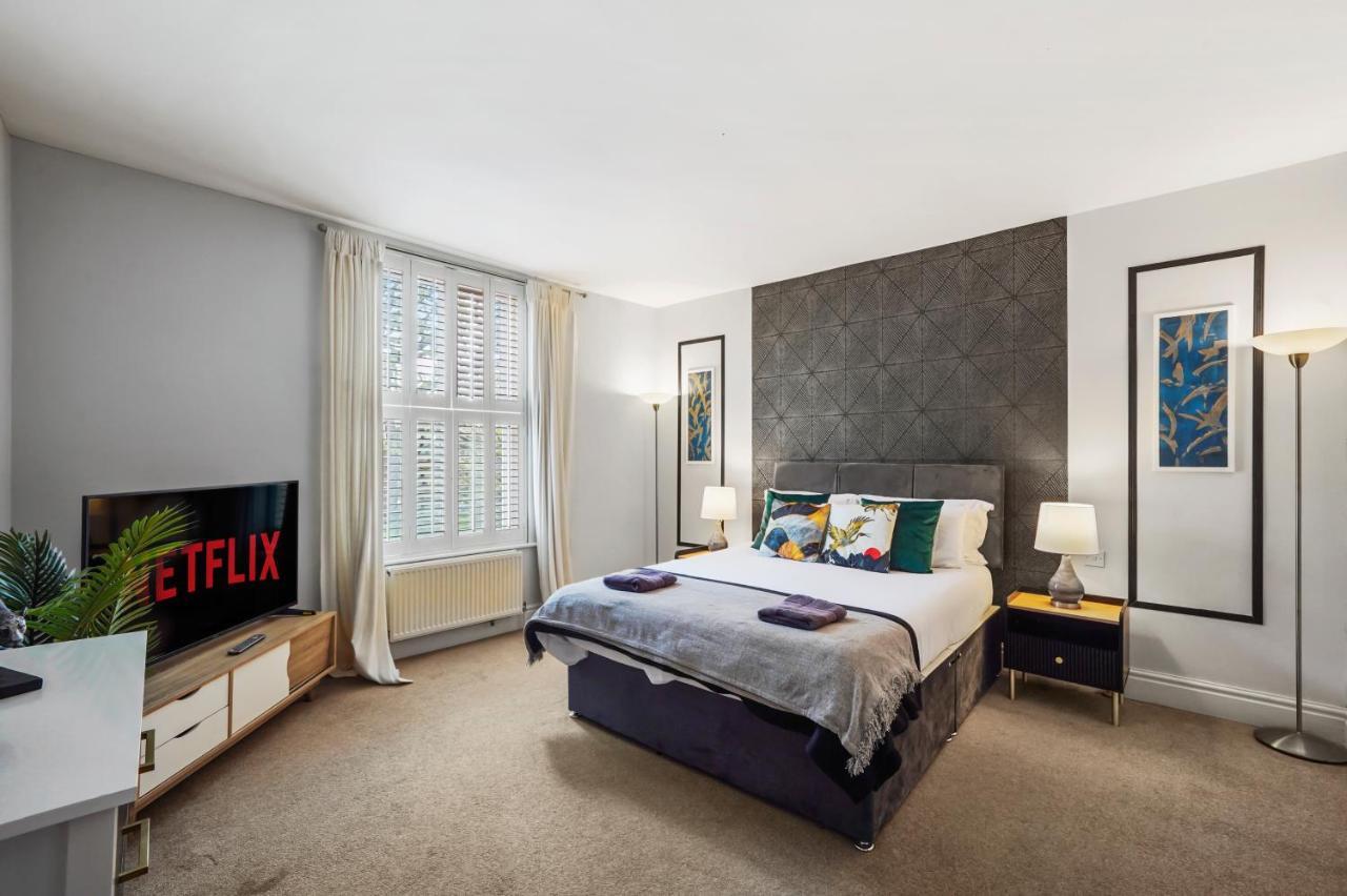 Pristine Stylish Townhouse On The Stray! - Sleeps 9 Villa Harrogate Bagian luar foto