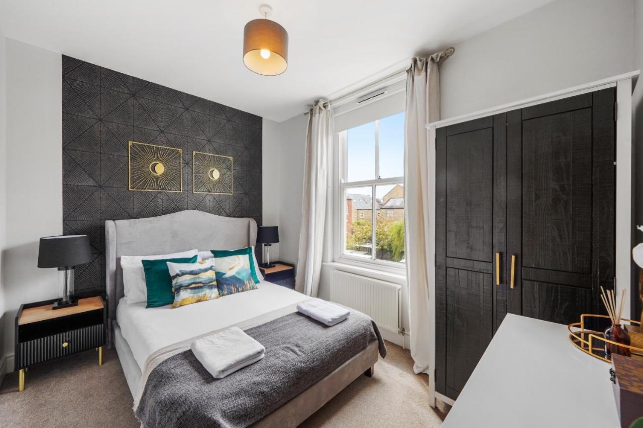 Pristine Stylish Townhouse On The Stray! - Sleeps 9 Villa Harrogate Bagian luar foto
