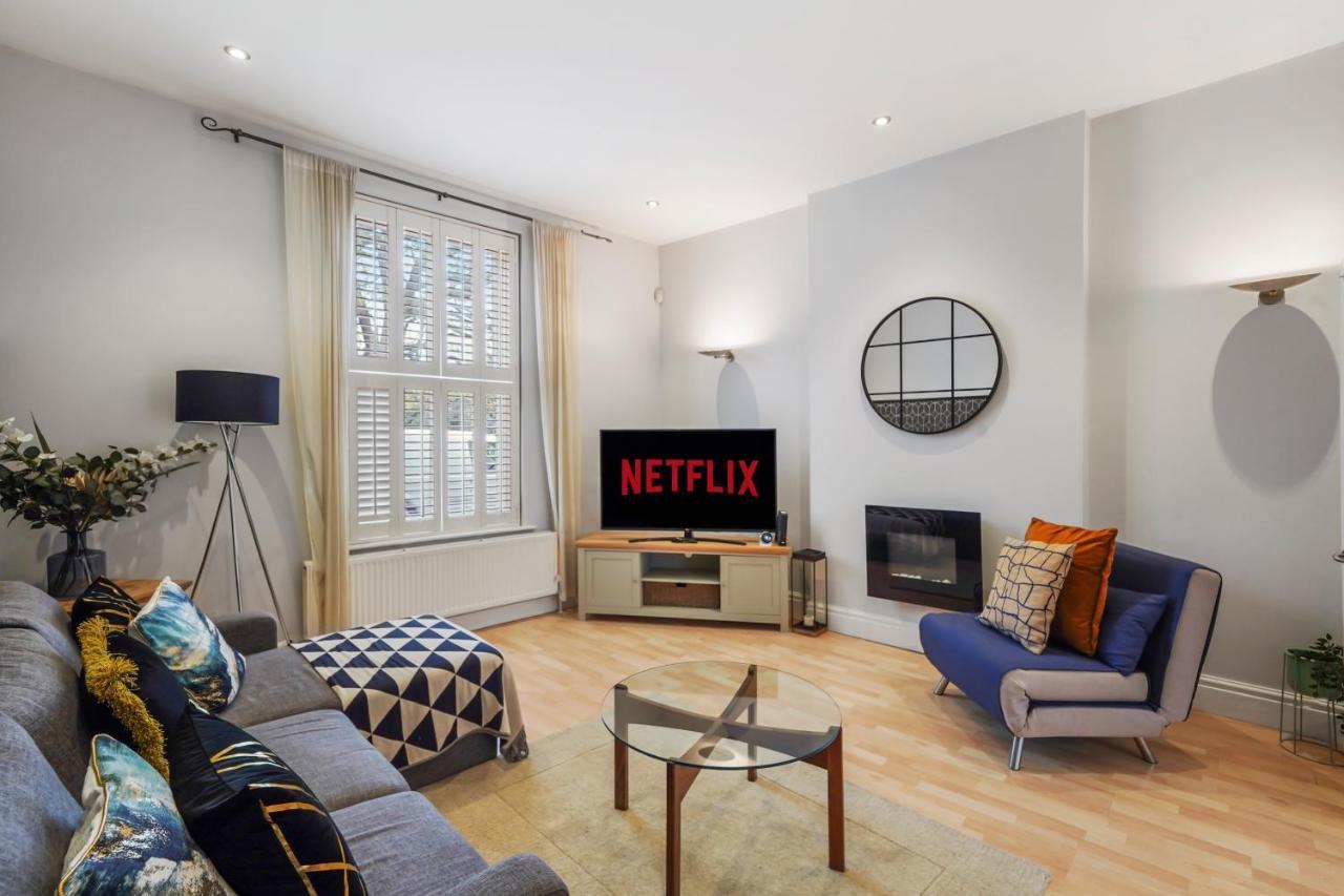 Pristine Stylish Townhouse On The Stray! - Sleeps 9 Villa Harrogate Bagian luar foto