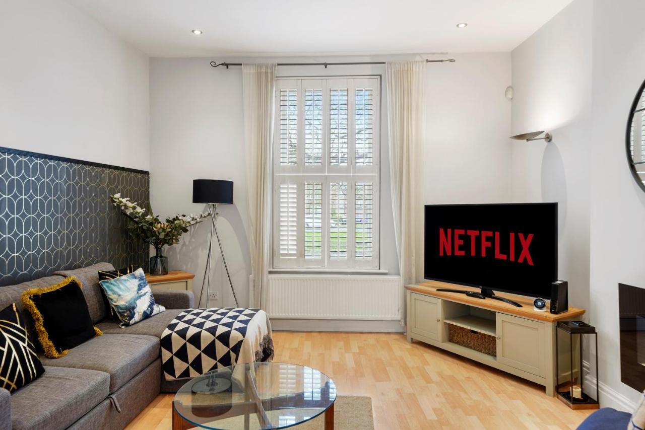 Pristine Stylish Townhouse On The Stray! - Sleeps 9 Villa Harrogate Bagian luar foto