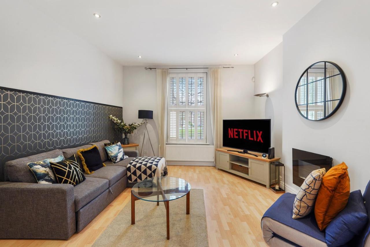 Pristine Stylish Townhouse On The Stray! - Sleeps 9 Villa Harrogate Bagian luar foto