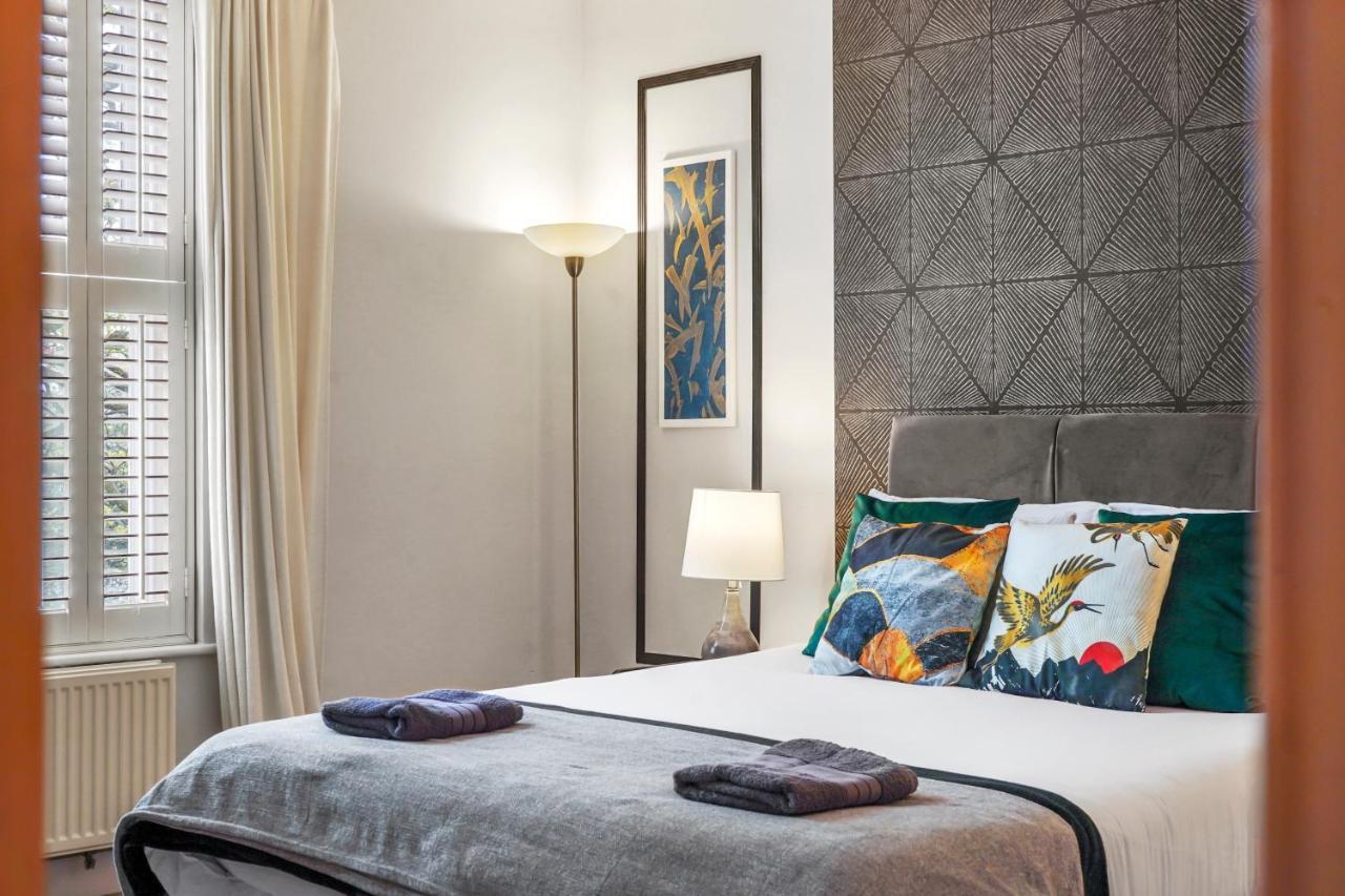 Pristine Stylish Townhouse On The Stray! - Sleeps 9 Villa Harrogate Bagian luar foto