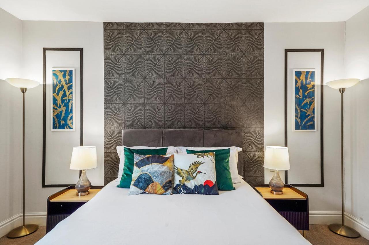 Pristine Stylish Townhouse On The Stray! - Sleeps 9 Villa Harrogate Bagian luar foto