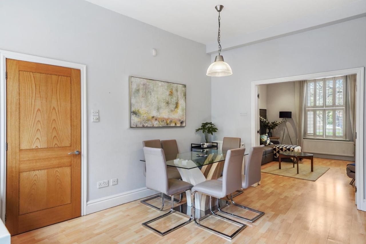 Pristine Stylish Townhouse On The Stray! - Sleeps 9 Villa Harrogate Bagian luar foto